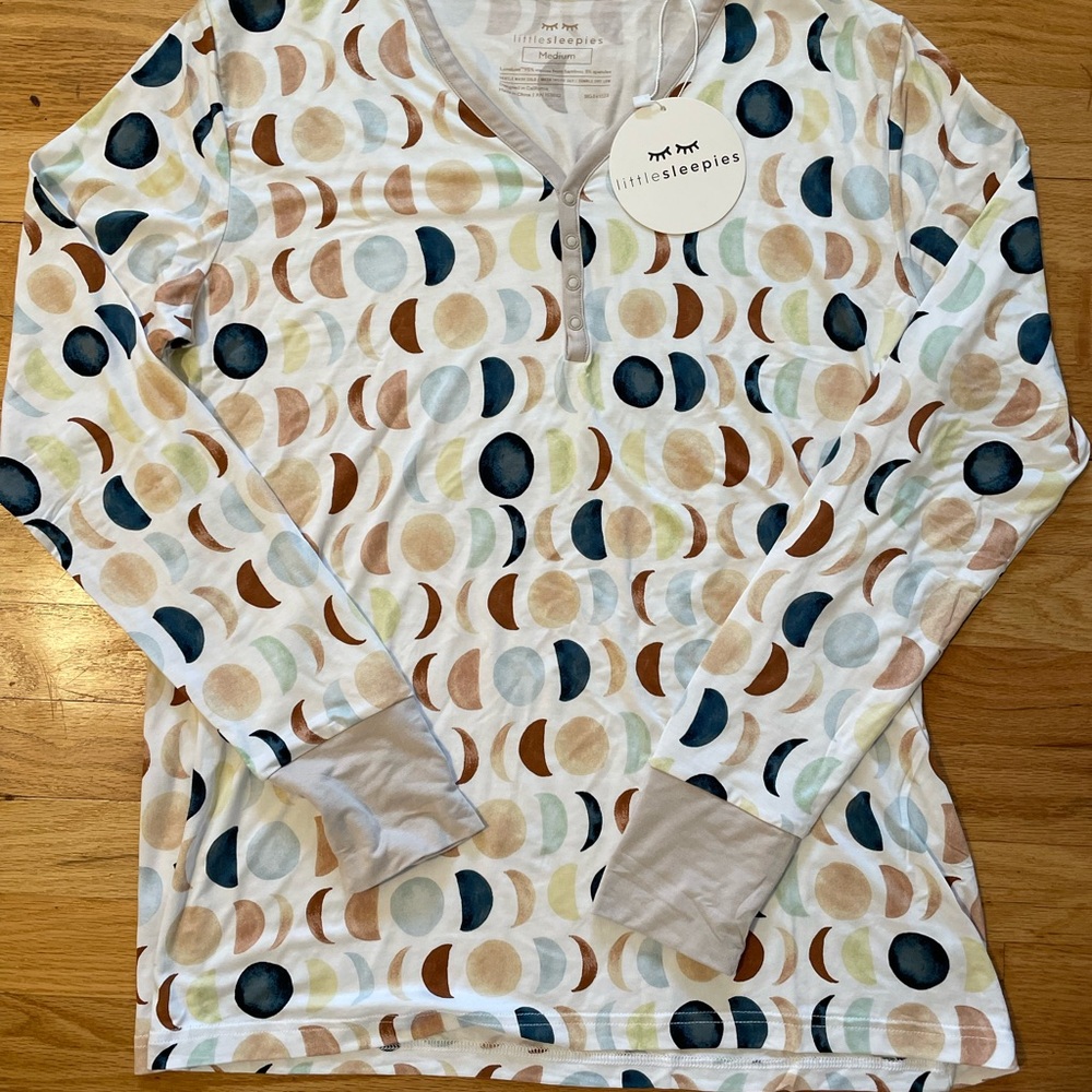 NWT Little Sleepies Luna Neutral Women’s Pajama Top
